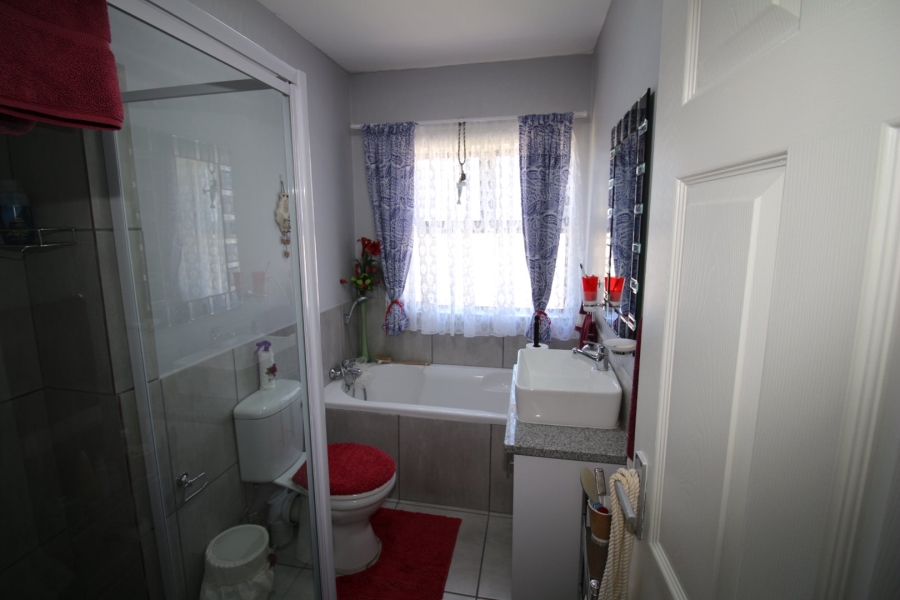 2 Bedroom Property for Sale in Island View Western Cape